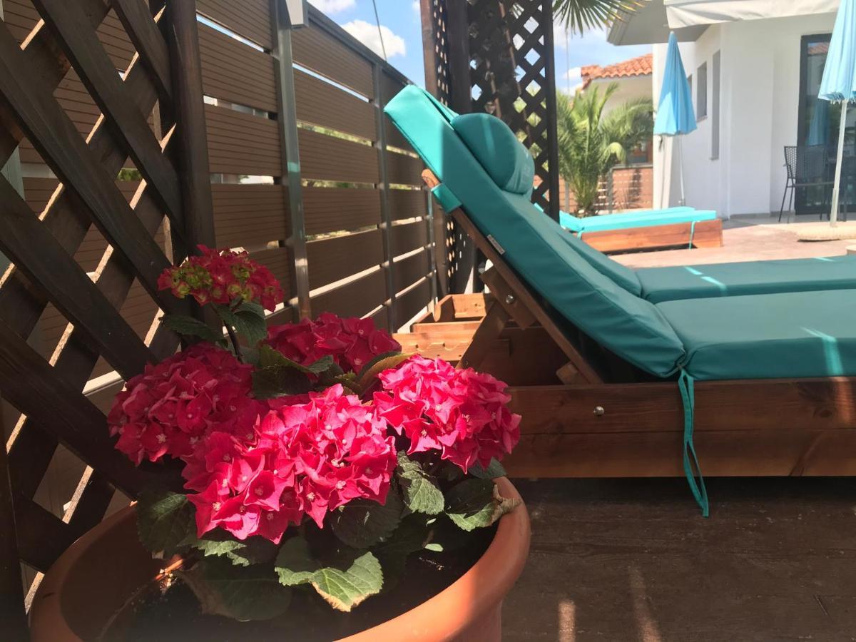 Sea Pearl Luxury Apartments Vrasná 외부 사진